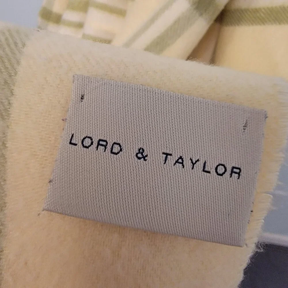 Vintage LORD & TAYLOR Scarf  100% Super Soft Acrylic Plaid‎ Scarf w/ Fringe